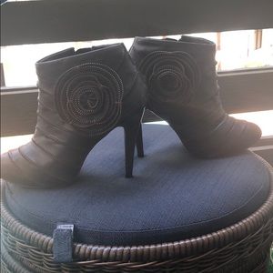 BCBG zipper ankle booties